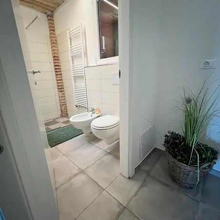 Apartamento Giada Con Ingresso Indipendente E Parcheggio Privato Imola
